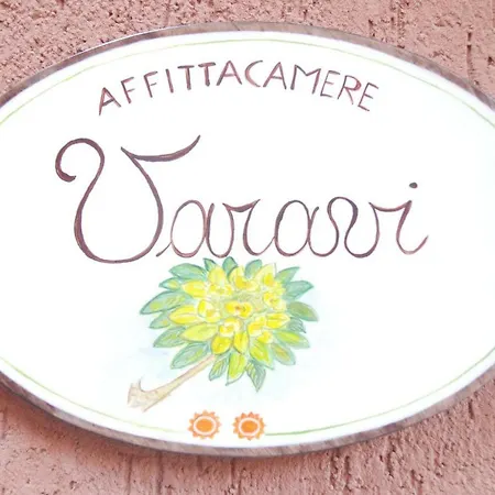 Varavi Affittacamere 게스트하우스 *